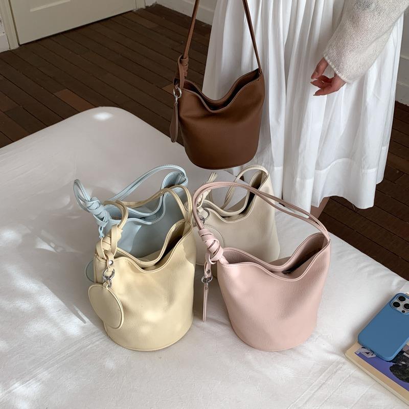 Early spring new bucket bag simple solid color handbag niche commuter underarm shoulder bag