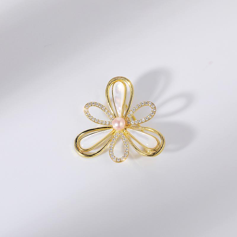 Bo Xin Yun Four-Leaf Clover Brooch with Zircon and Freshwater Pearl