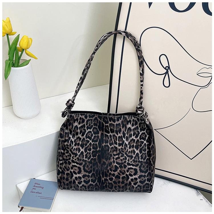Fashion leopard print bag women's 2025 new winter large-capacity tote bag high-end versatile commuter shoulder bag