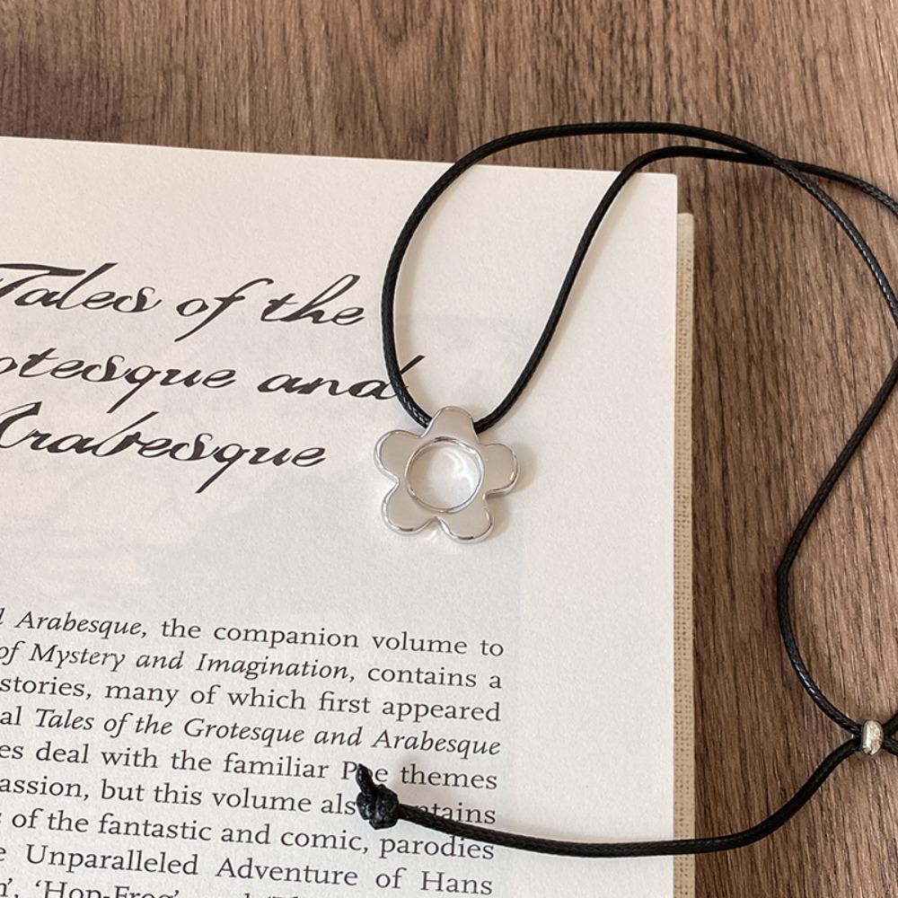 Resin Flower Pendant Long Chain Necklace Handmade Charm Adjustable Sweater Chain Rope Chain Pendant Necklace Fashion Accessory