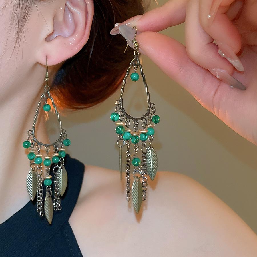 Boho náušnice s třásněmi z peří: Unikátní tkané dlouhé visací doplňky pro ženy