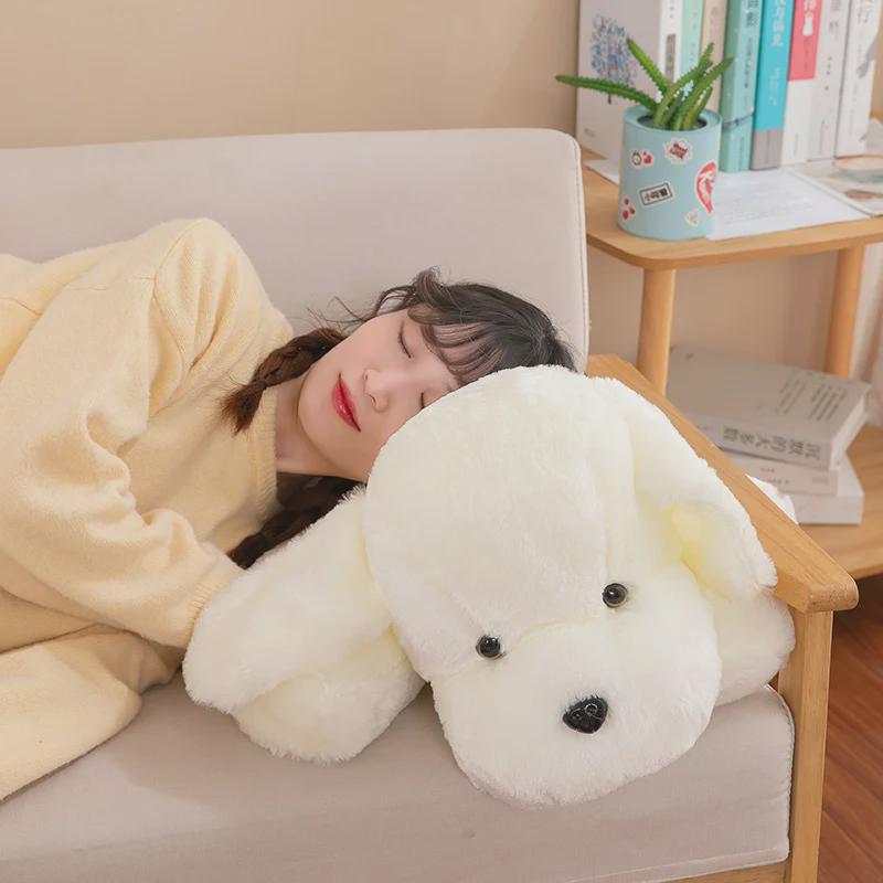 Entzückendes weißes Hundeplüschtierkissen für Kinder