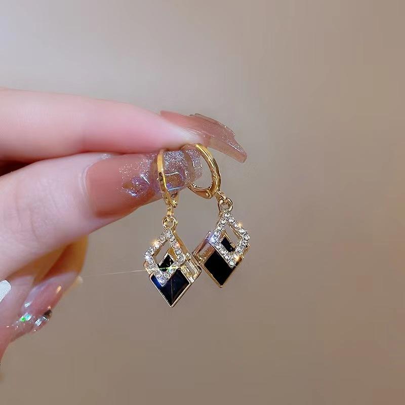 1pair European and American Fashion Personality Delicate Black Zircon Earrings Women Geometric Design Simple Light Luxury Earrings