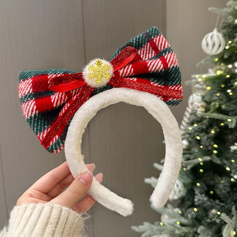 3D Christmas Hat Hairpin: Festive Bangs & Hair Clip