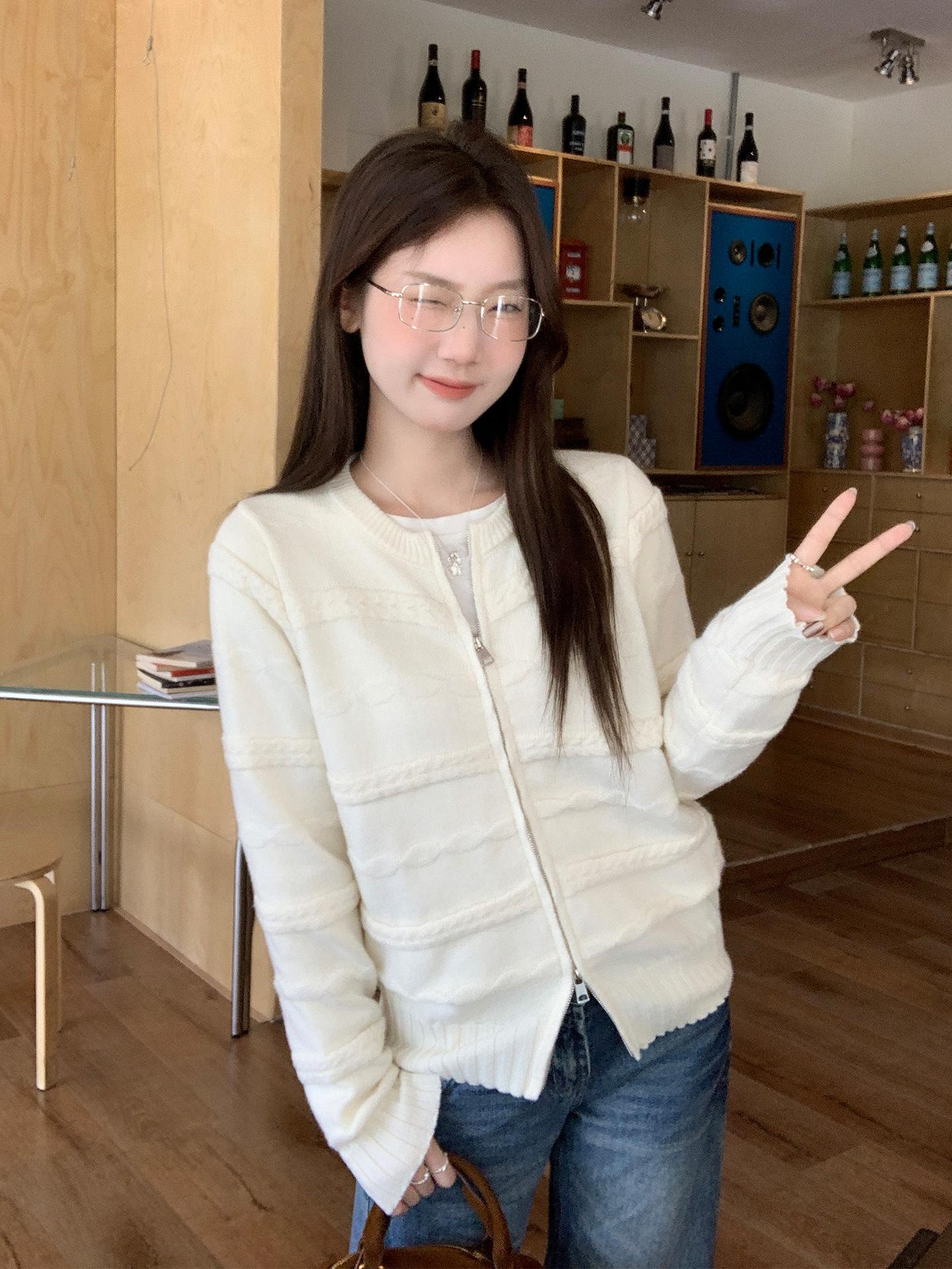 

White lazy zipper cardigan jacket women s autumn and winter wear top loose design knitted sweater One size fits all белый
