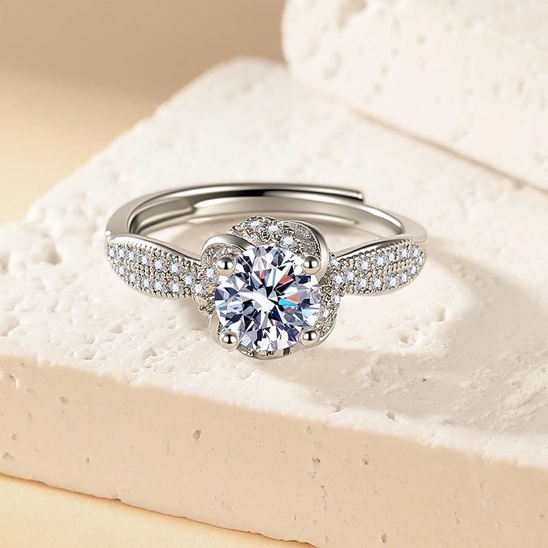 Platinum-Plated Silver Moissanite Starlight Ring for Women - Celebrity Style Wedding Band
