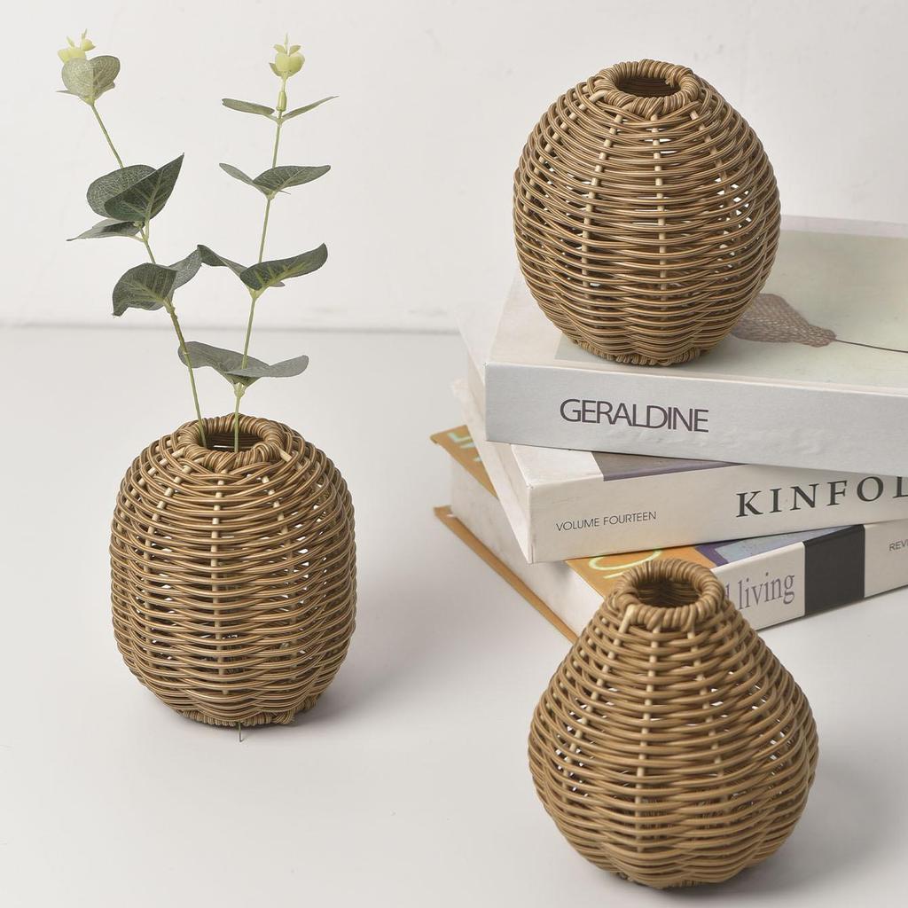 Handgefertigte Vase im Rattan-Stil: Elegantes und kreatives Ornament für Heim-Blumenarrangements