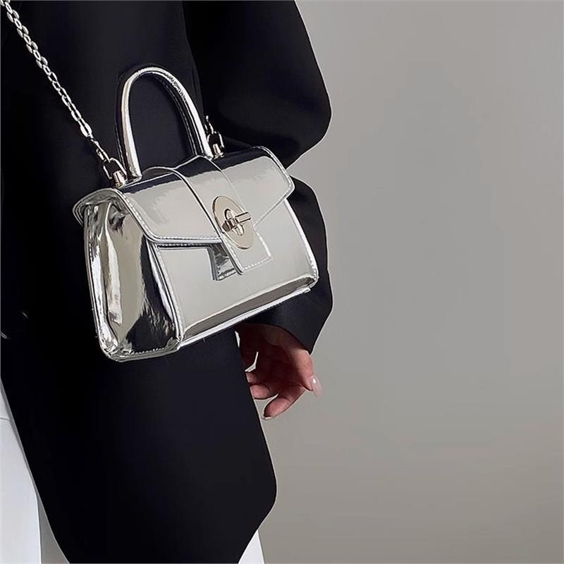 

Нишевый дизайн высококачественной сумки из лакированной кожи серебристого цвета с локомотивом маленькая квадратная сумка Spice girl модная универсальная сумка-мессенджер через плечо серебряный