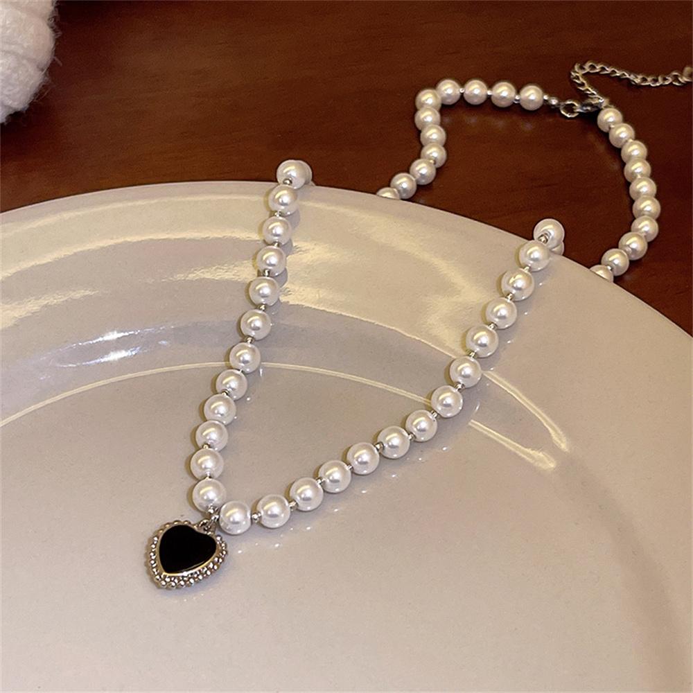 French Retro Imitation Pearl Chain Choker Trendy Black Acrylic Love Pendant Necklace Elegant Fashion Accessories Women's Jewelry