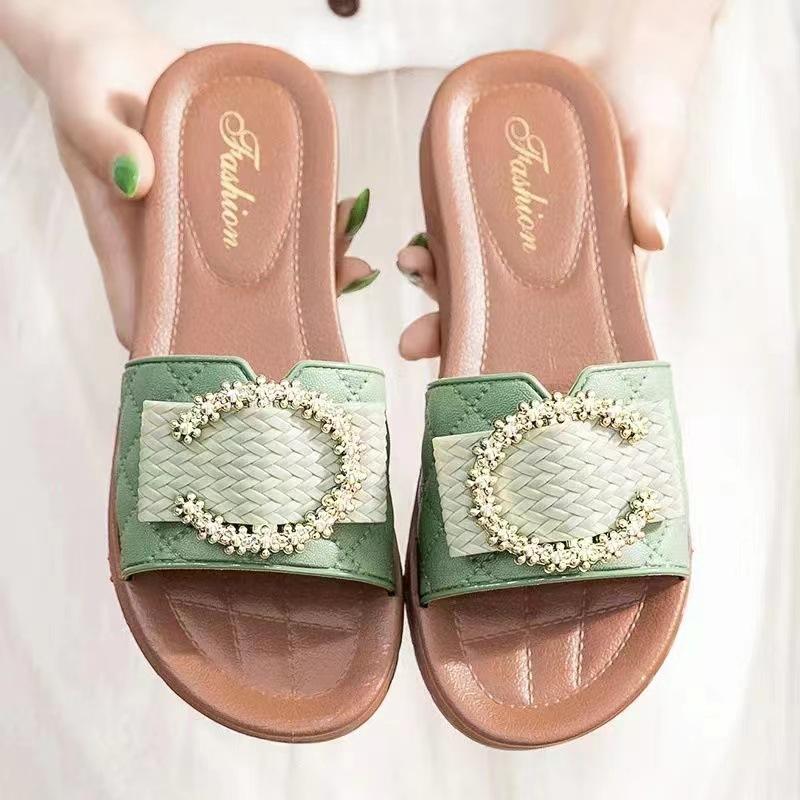 Modne koreańskie cekinowe kapcie dla kobiet lato 2024 Nowe modne metalowe wzornictwo płaskie kapcie buty dla kobiet Zapatos De Mujer