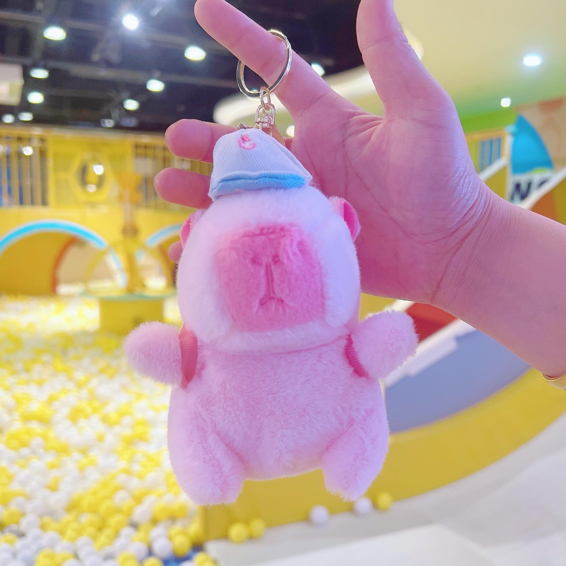 

Плюшевый брелок в виде капибары: Милая кукла-подвеска в виде мягкой игрушки морской свинки и брелок для ключей 11cm Tall