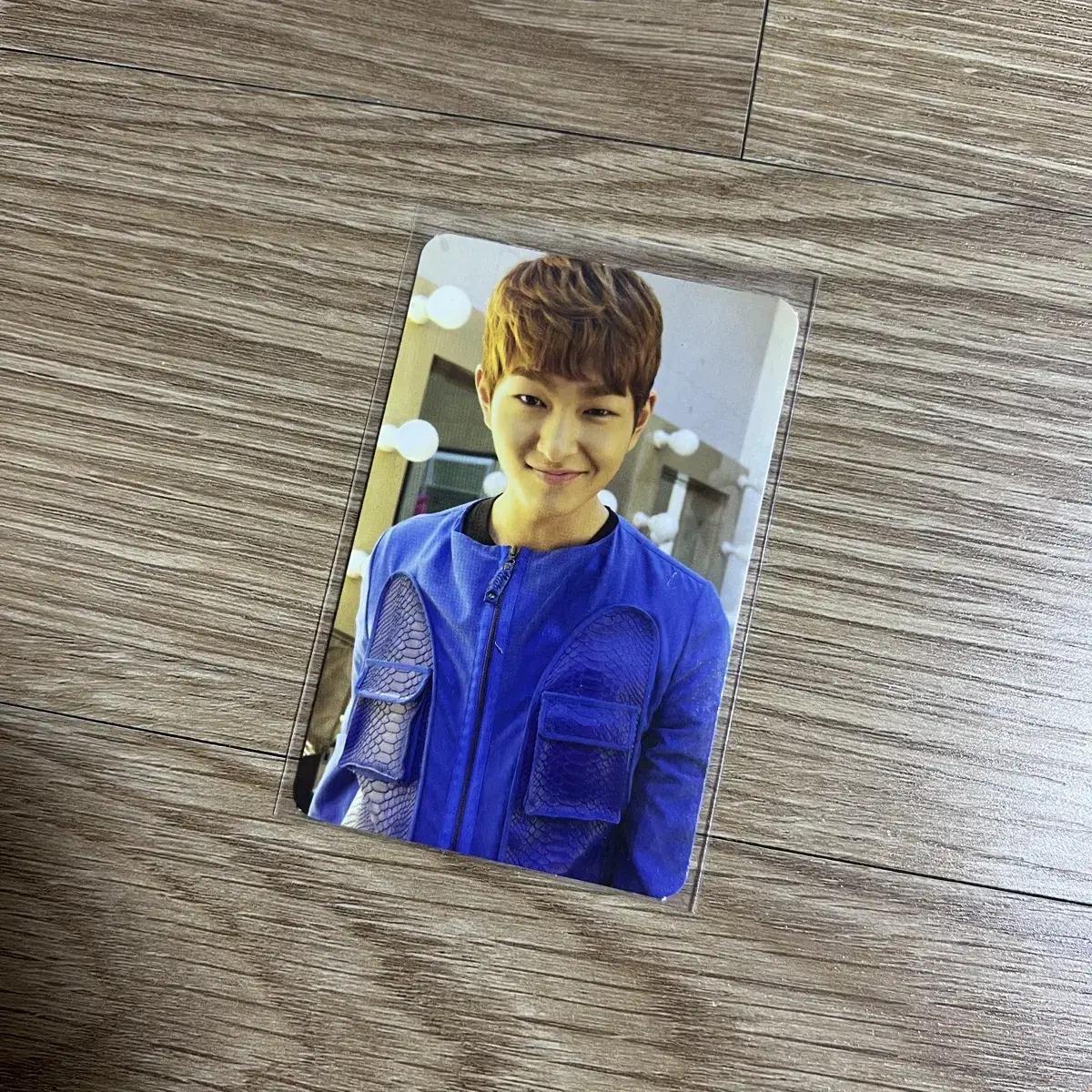 

Shinee Mikunme Album Onew Photocard