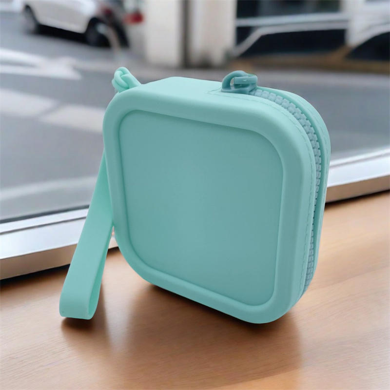 

Portable Mini Cute Silicone Square Coin Purse Women Travel Lipstick Cosmetic Bag Earphone Storage Pouch for Girls One Size зелений