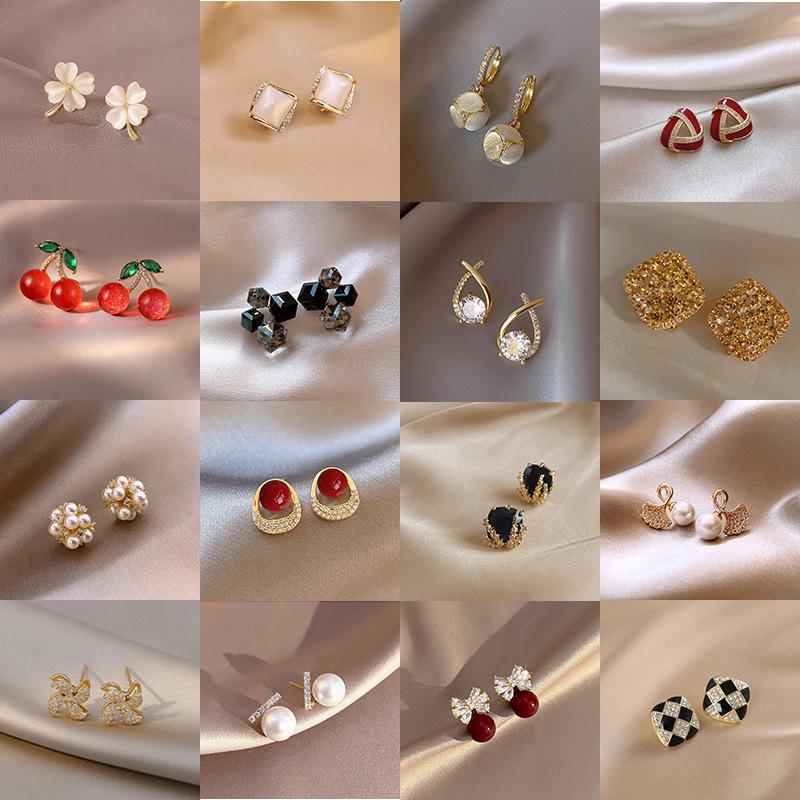 French Retro Pearl Plaid Earrings: Luxury Korean Studs for Women