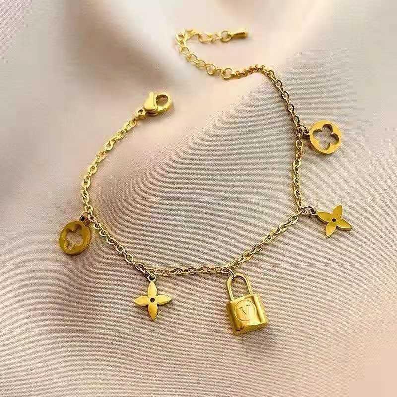 French Titanium Steel Heart Choker Necklace And Bracelet Set Sweet Peach Heart Tassel Design Women Jewelry