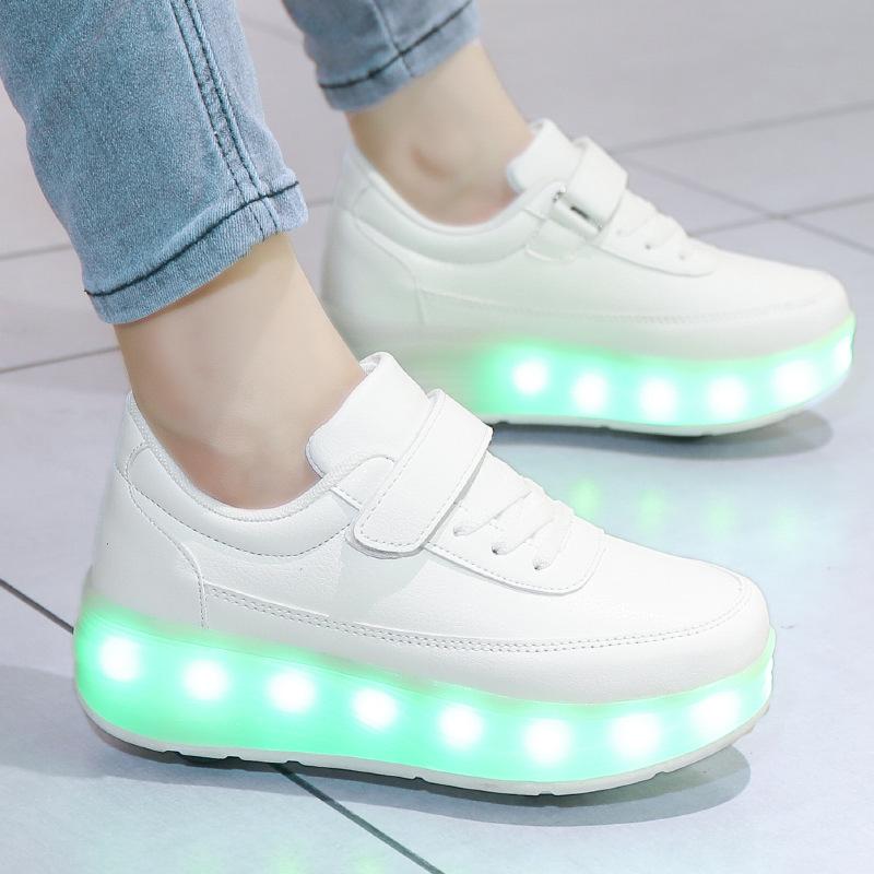 Four-wheeled new runaway shoes, beginner roller skates, children's and adolescents' wheel shoes, LED charging, luminous shoes