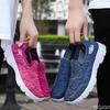 Nowe damskie lekkie buty Miękka podeszwa Oddychające trampki Codzienne buty dla osób w średnim i starszym wieku Antypoślizgowe buty komfortowe dla par