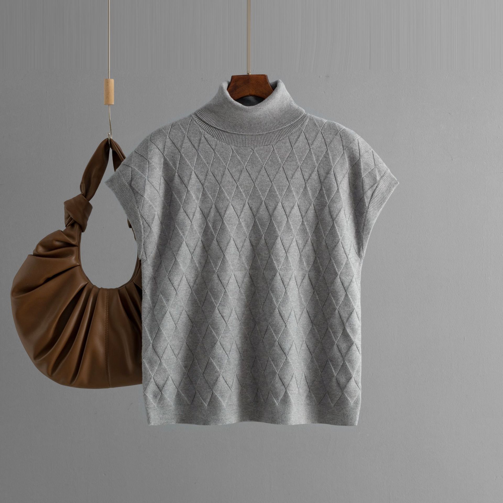 Женский осенне-зимний однотонный повседневный топ с высоким воротником и длинными рукавами трикотажный свитер One Size серый 3117₽