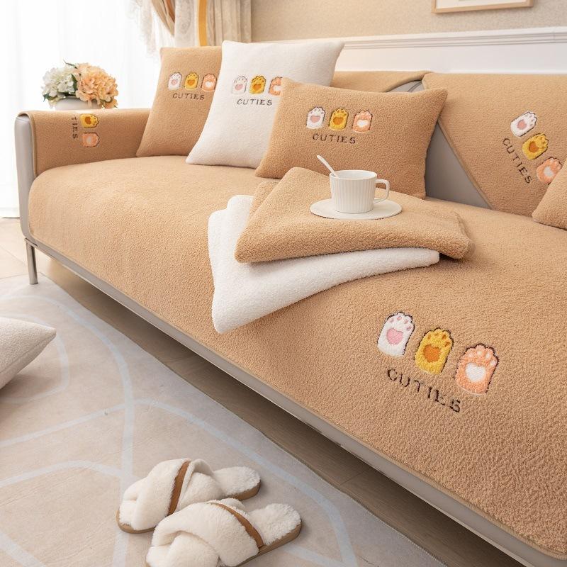 Подушка для дивана из овечьей шерсти с рисунком из мультфильма — фото 9