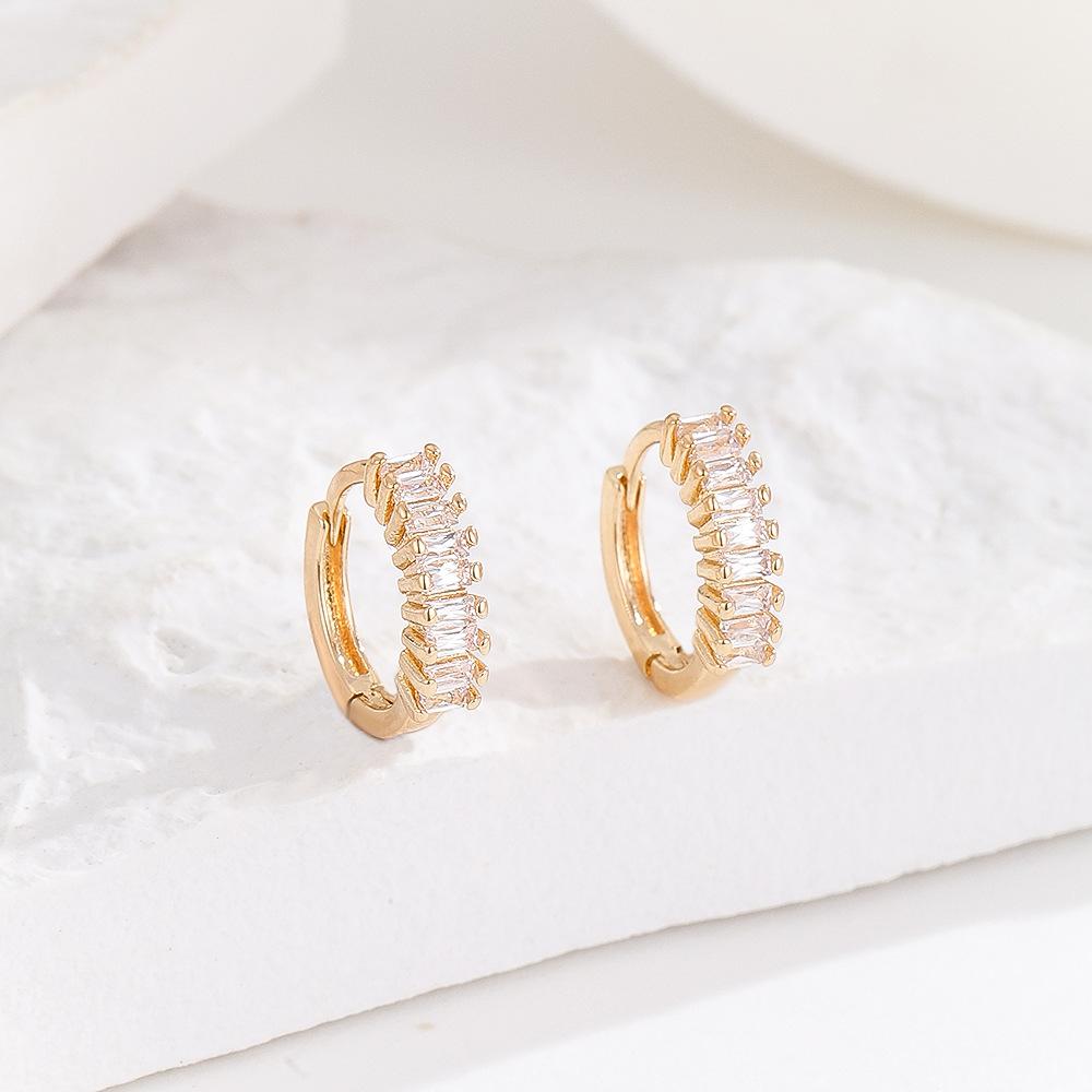 4PCS Shiny Crystal Tragus Huggie Earring Set Fashion Zircon Cartilage Hoop Earrings Helix Piercing Bulk Flower Lobe Ear Stud Lot