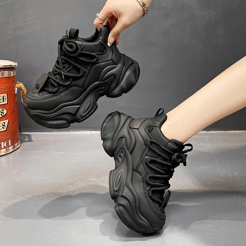 

Модная женская обувь 2025 Сетчатые женские вулканизированные туфли Уличные дышащие женские кроссовки Однотонные на шнуровке на платформе Женские повседневные кроссовки 35 чёрный