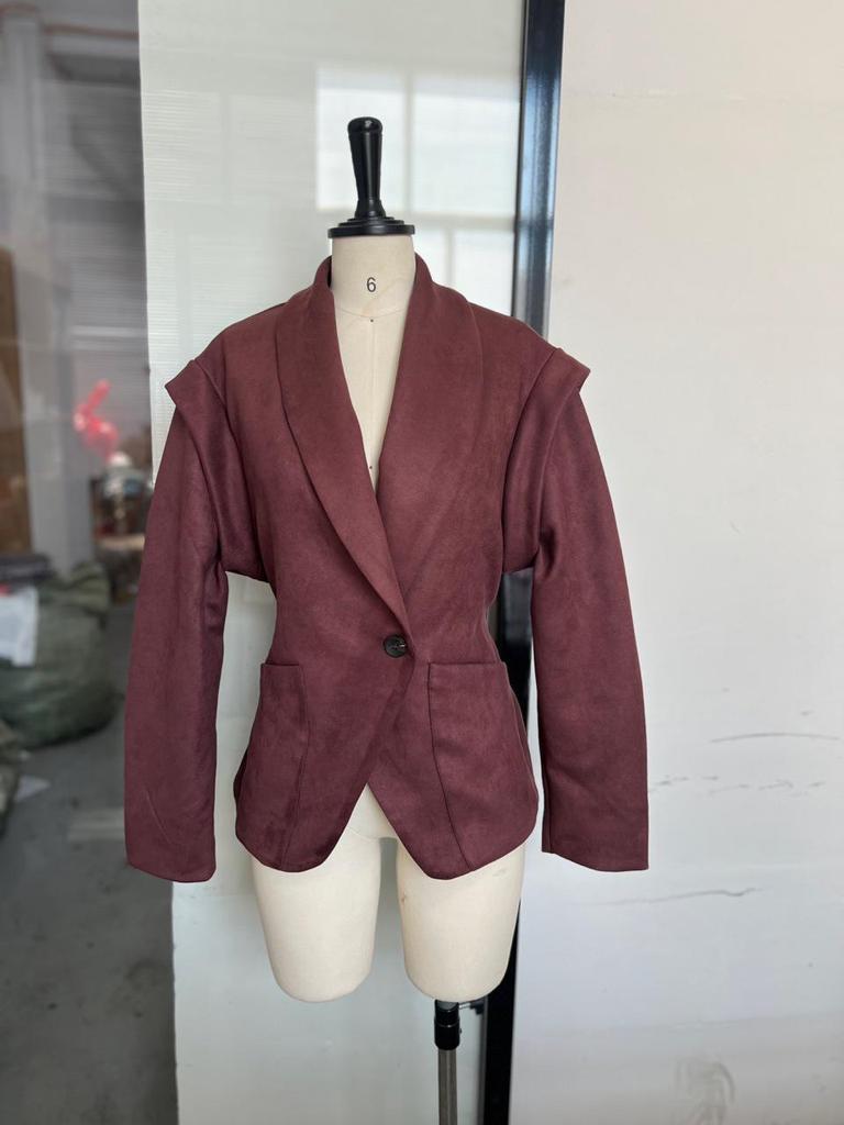 Damska kurtka z zamszu z klapami i paskiem w talii, styl retro, kolekcja Jesień/Zima 2025