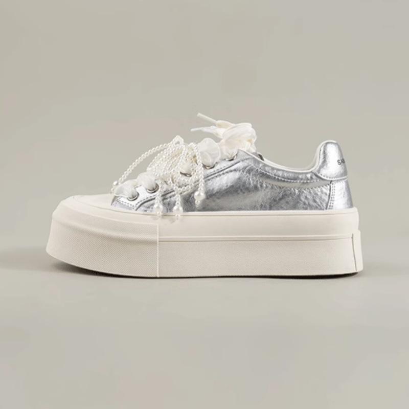 

2025 spring new pearl thick-soled heightening little white shoes women s versatile casual muffin shoes lightweight sports board shoes 40 серебряный