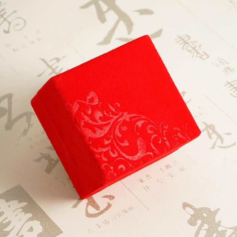 

Right-angle printed velvet jewelry box for rings, bracelets, bangles, pendants, necklaces, and gift packaging Printed bright red