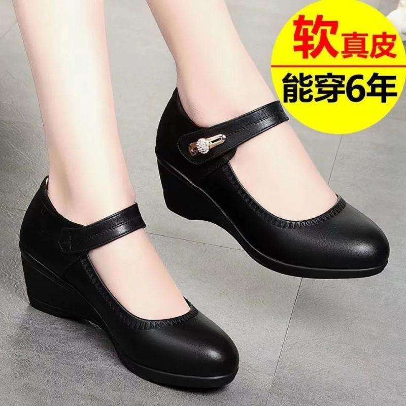 

Высококачественная натуральная мягкая кожаная обувь для мам с мягкой подошвой, весна и осень 2024, новая мягкая подошва, нескользящий каблук, для среднего и пожилого возраста 35 чёрный
