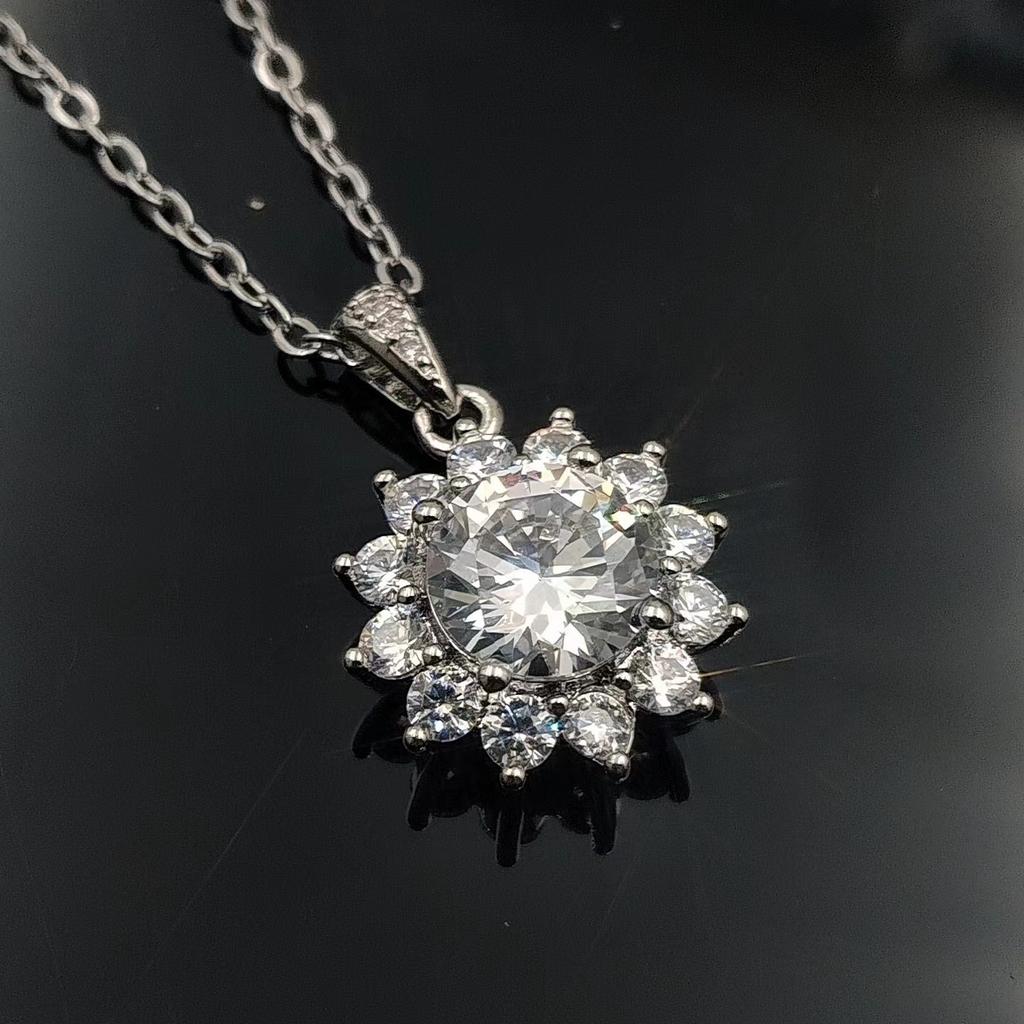 Jewelry Imitation 2 Carat Zircon Sunflower Necklace Women's Silver Plated Zircon Pendant Clavicle Chain