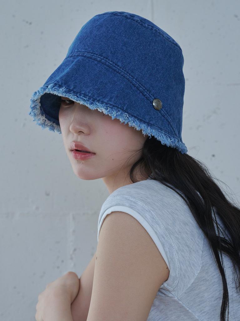Olinkeompeulliteu Frayed Ham Moon Bucket Hat (Medium Blue)