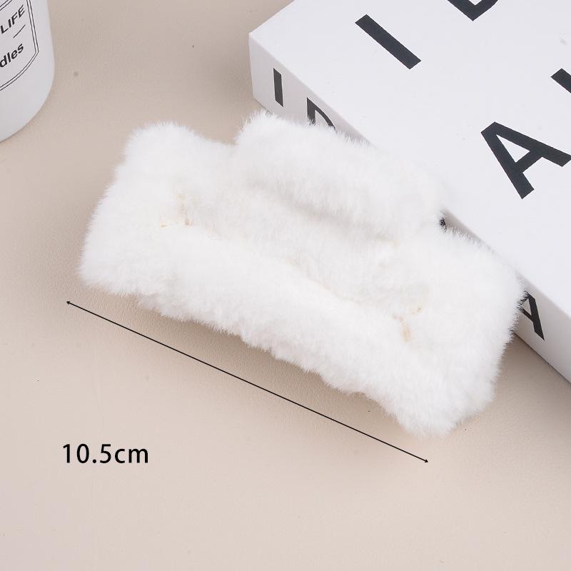 Large Milk Coffee Plush Claw Clip: Fluffy Autumn/Winter Hairpin for Women