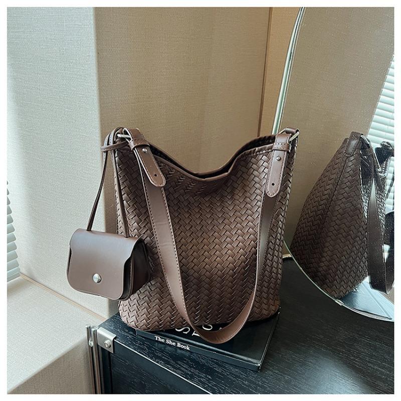 Large-capacity Woven Bag Women's Summer New Versatile Single Shoulder Crossbody Mother and Child Bag Commuter Bucket Bag