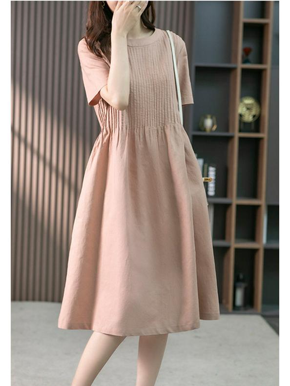 Šaty střední délky z bavlny a lnu v korejském stylu s volnými harmonikovými sklady, léto 2023 - Zeštíhlující design s krátkým rukávem pro ženy