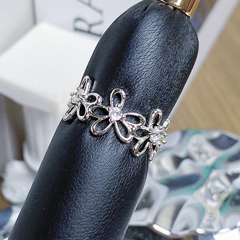 Fingertip Romance~ Crown Lace Open Ring Female Niche Delicate Exaggerated Index Finger Ring Court Wind Ring