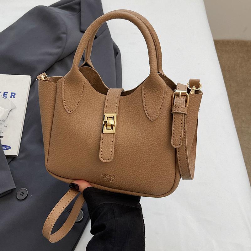 Advanced Sense of Foreign Style Small Bag Women 2025 New Fashion Versatile Messenger Bag Popular Handbag Bucket Bag