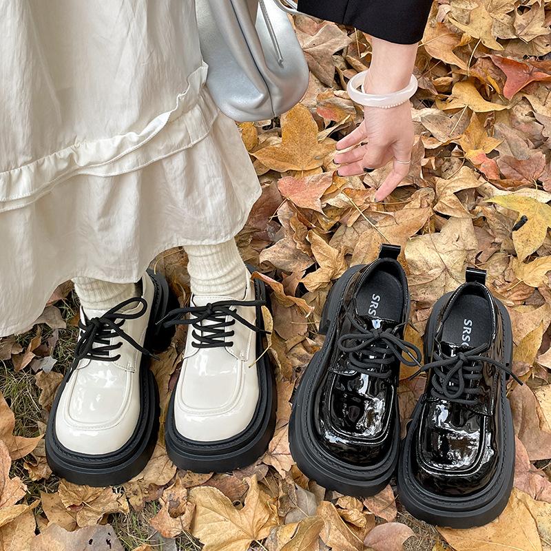 Weiße britische Retro-Plateau-Lederschuhe für Damen, 2025 neu, Frühling und Herbst, französische Mary Jane Love Einzel-Schuhe mit Absatz