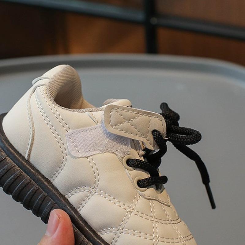 Herbst neue ultraleichte Kinderschuhe koreanische Version von Kinder-Freizeitschuhen, modische kleine Lederschuhe für Jungen, Schuhe mit weichen Sohlen für Babys