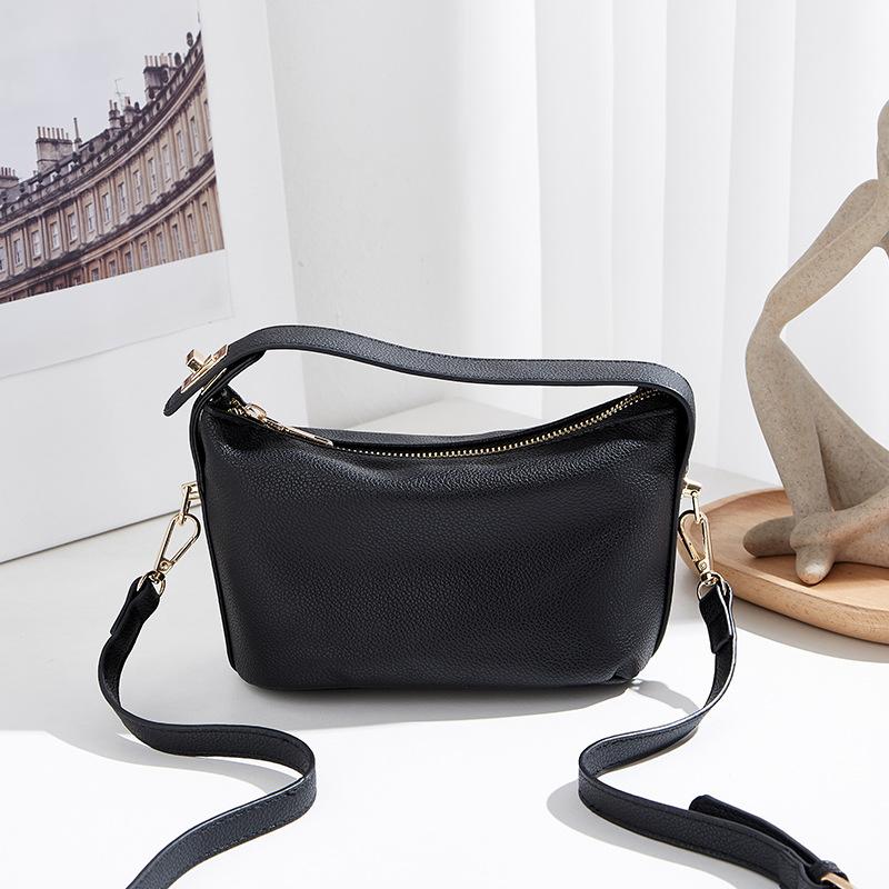

Портативная маленькая сумка с узором личи, женская зимняя новая простая сумка-мессенджер для通勤, модная сумка на плечо с замком из мягкой кожи чёрный