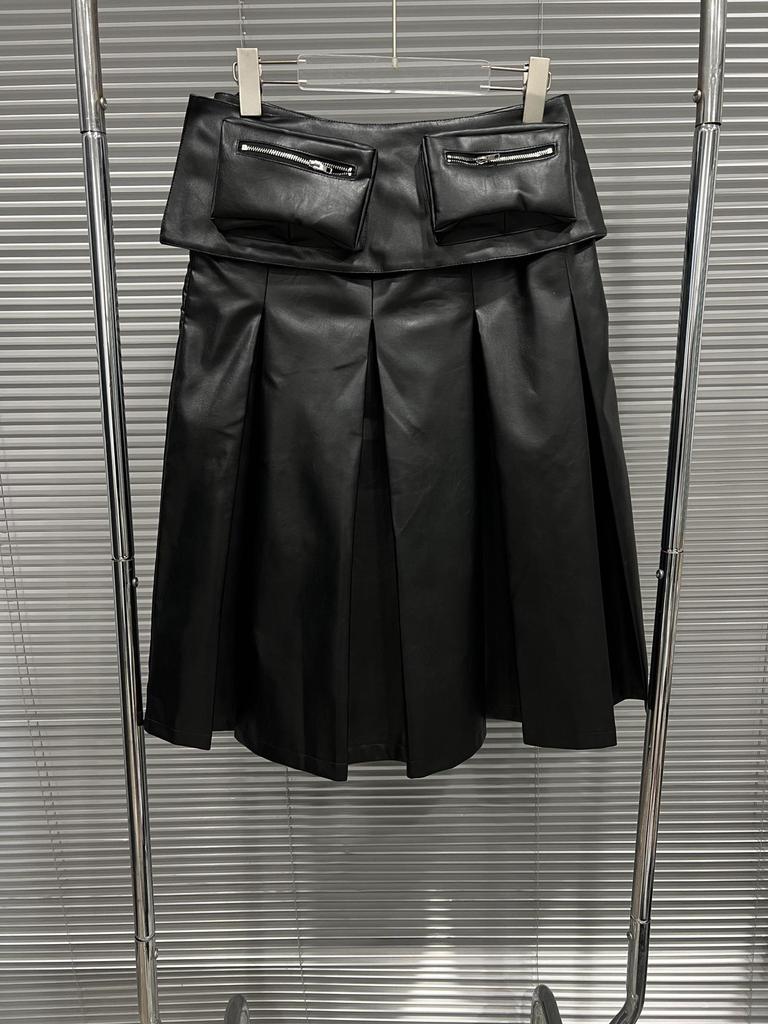 2025 A/W Black Pleated Leather Skirt with Detachable Velcro Pockets & Patchwork A-line Design
