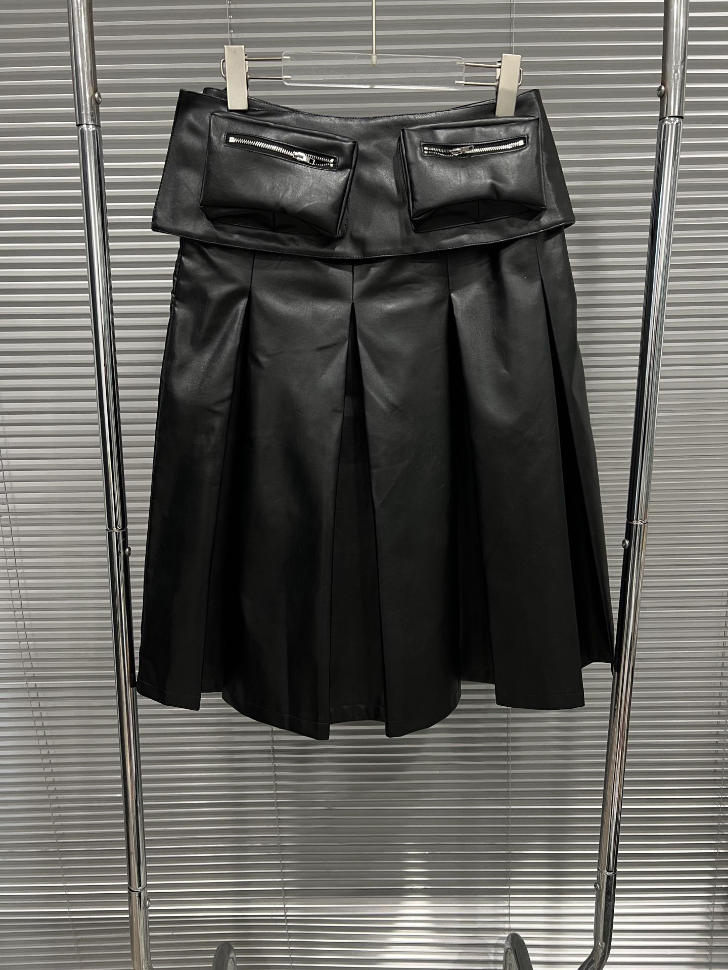 

2025 A/W Black Pleated Leather Skirt with Detachable Velcro Pockets & Patchwork A-line Design Large чёрный