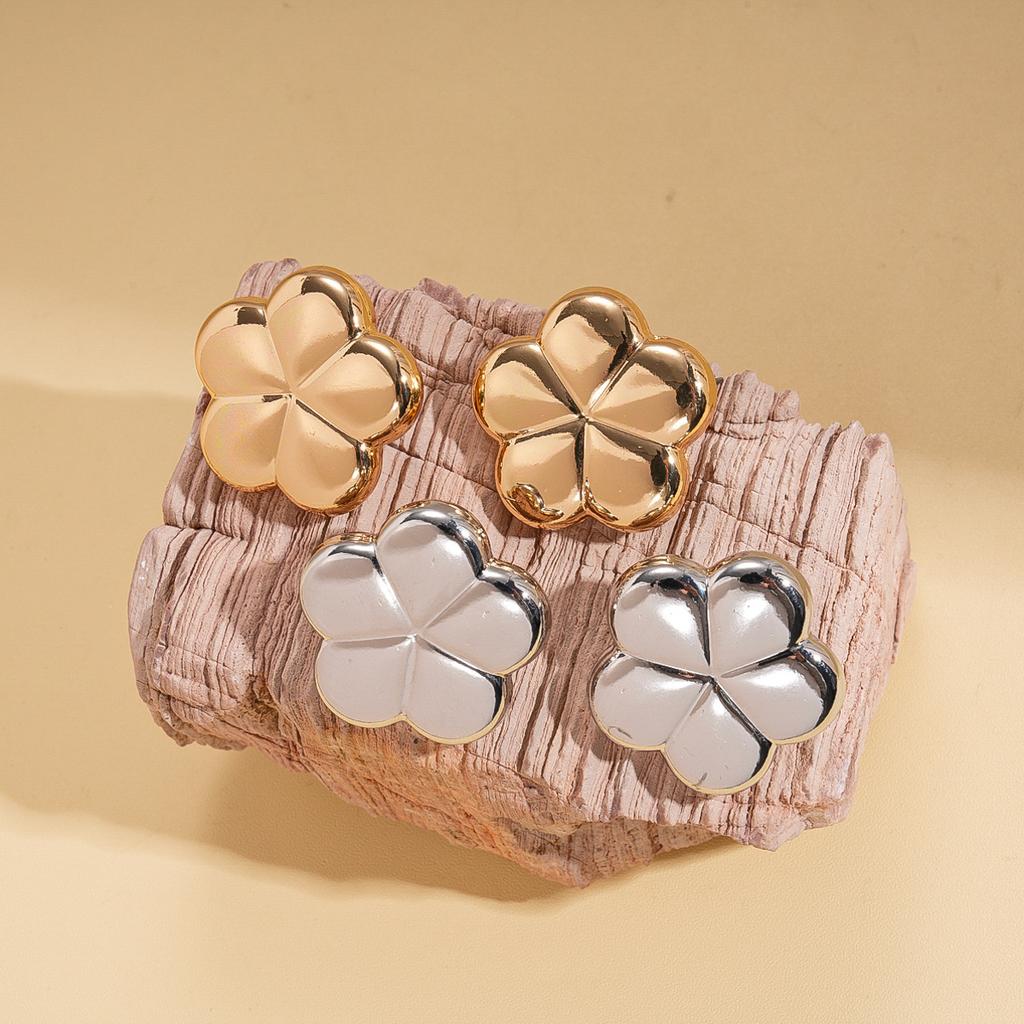 Cold wind glossy flower steel needle earrings simple commuter earrings environmentally friendly earrings