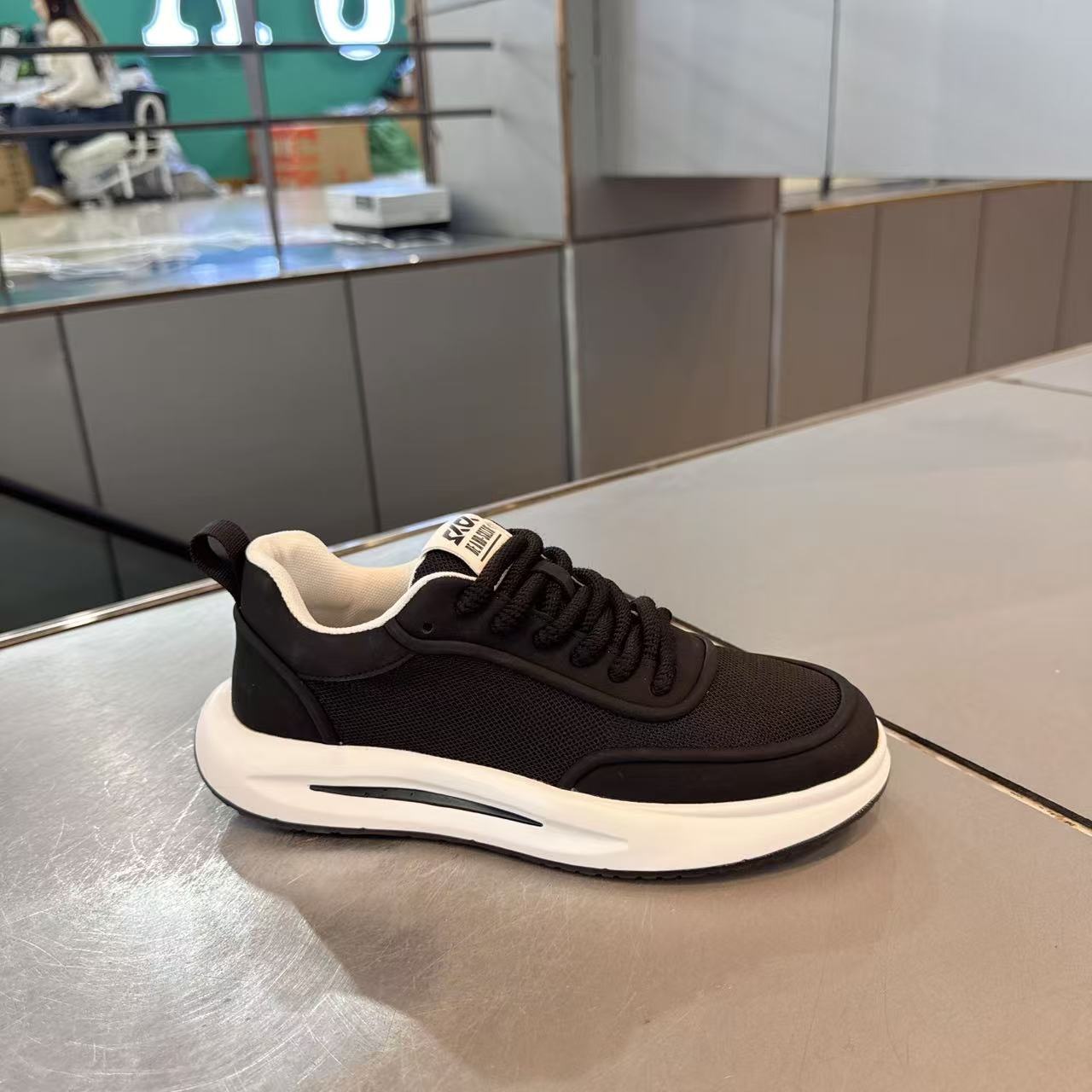 

Men s shoes 2025 summer new breathable mesh shoes fashionable versatile white shoes comfortable sports and leisure shoes men 44 чёрный