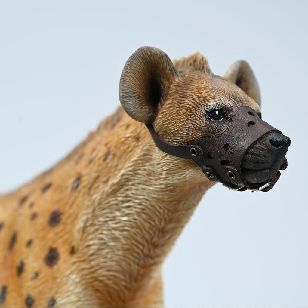 JXK Hyena Animal Figure Statue Miniature Resin Model Desk Accessory Decoration Birthday Gift Painted Finished Product