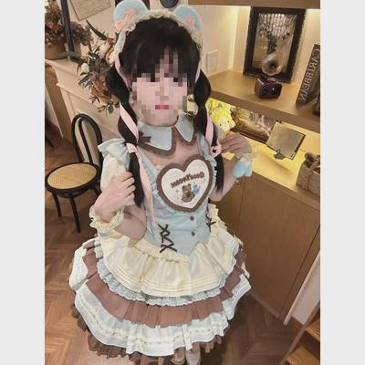 Süßes Lolita-Set mit Kontrastnähten, Rüschenbundbluse und hoch tailliertem Puffrock