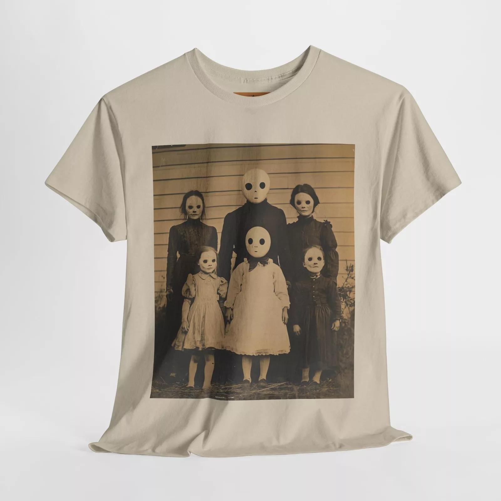 

Haunted Family Portrait T-Shirt – Faceless Figure & Analog Horror Aesthetic L