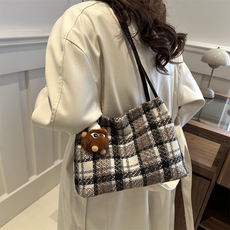 Modische Damentaschen mit großem Fassungsvermögen Neue trendige Canvas-Schultertaschen für Frühling und Sommer Modische Pendler-Tragetaschen Trendig