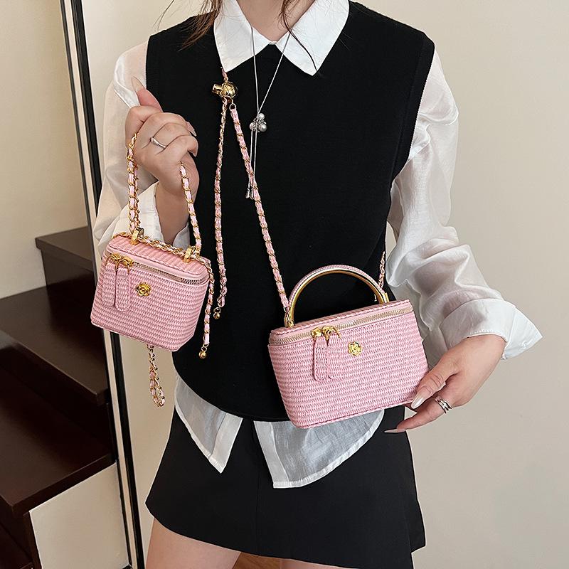 Retro taška přes rameno ve stylu slámy s řetízkem