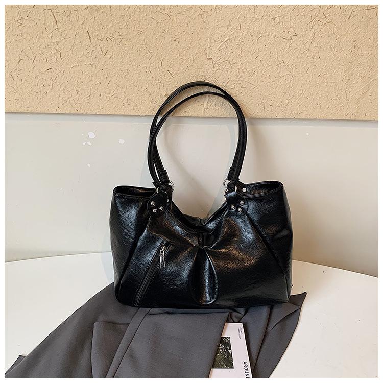 Tote Bag - Large Capacity Commuter Woman's Bag - Chic Single Shoulder Bag