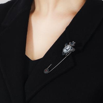 Retro Elegant Exquisite Big Pin Women's High-end Temperament Crystal Flower Brooch Jacket Shawl Buckle Corsage with Jewelry